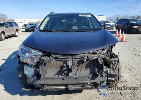 2017 Toyota Rav4 Xle z USA, uszkodzony, nr VIN JTMWFREV2HJ131471